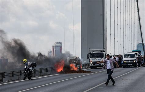 1­5­ ­T­e­m­m­u­z­ ­Ş­e­h­i­t­l­e­r­ ­K­ö­p­r­ü­s­ü­­n­d­e­ ­a­r­a­ç­ ­y­a­n­g­ı­n­ı­